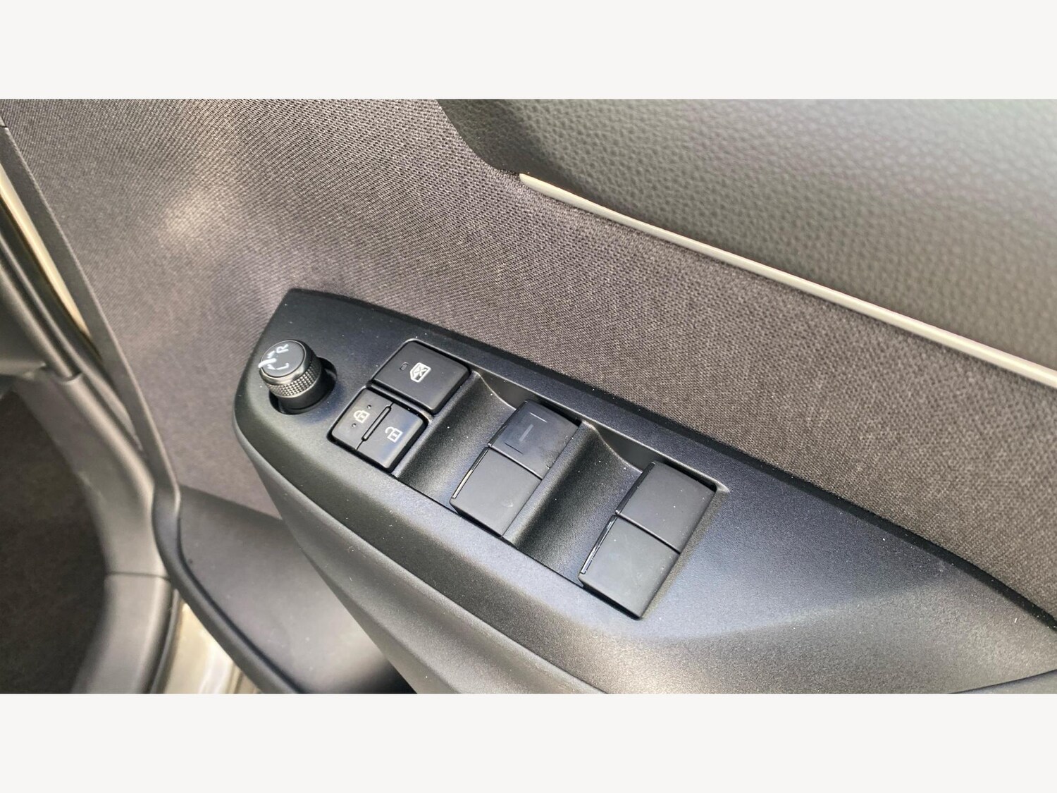 Used Toyota Yaris 2024 for sale - 76743093: Photo 32