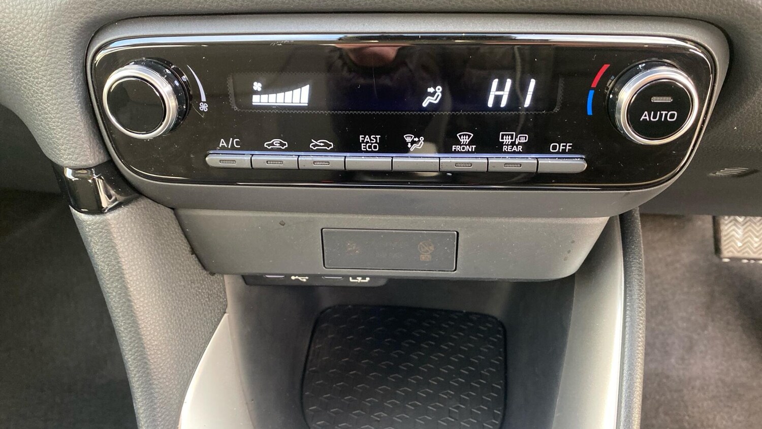 Used Toyota Yaris 2024 for sale - 76743093: Photo 41