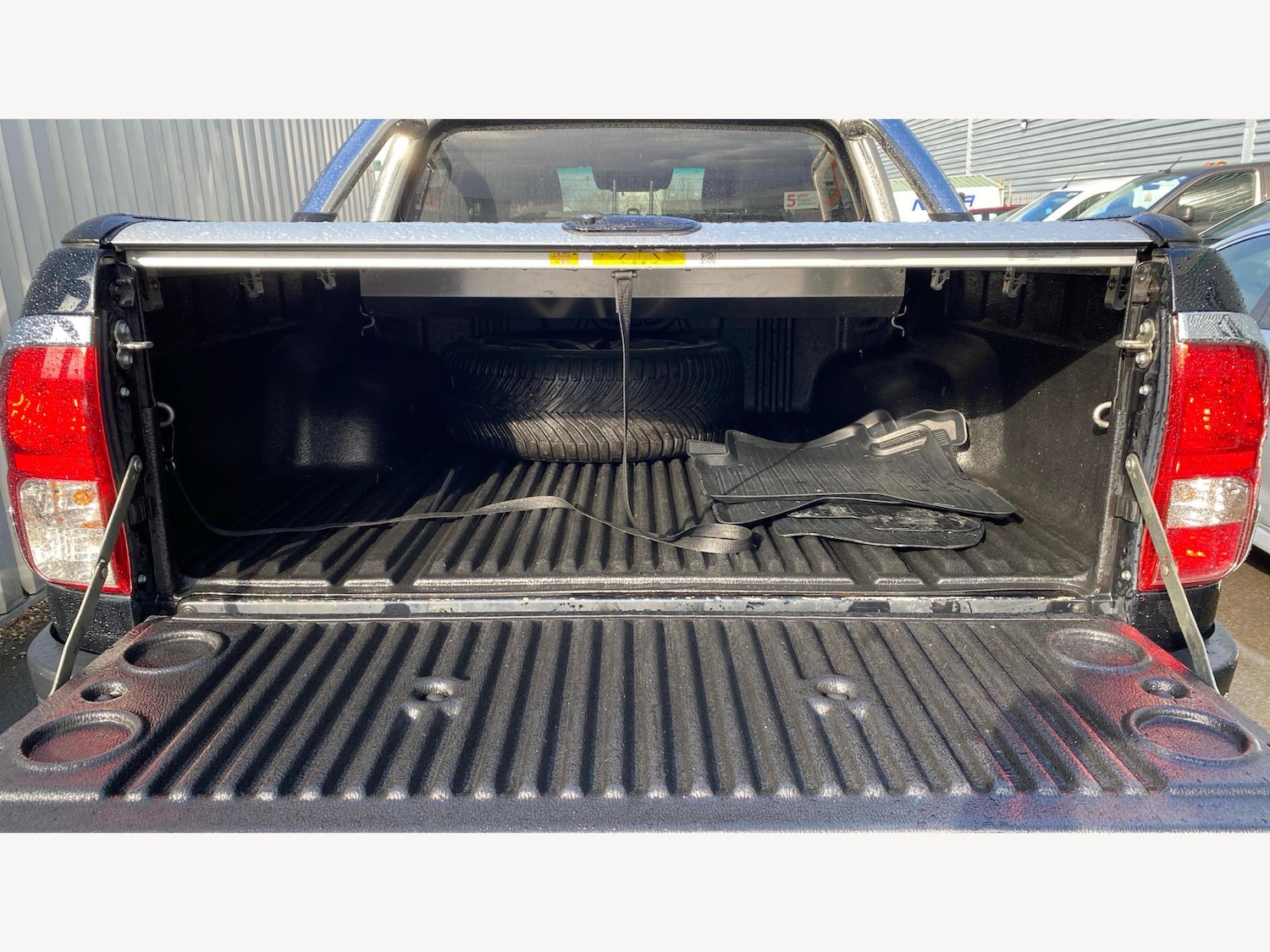 Used Toyota Hilux 2017 for sale - 77575124: Photo 16