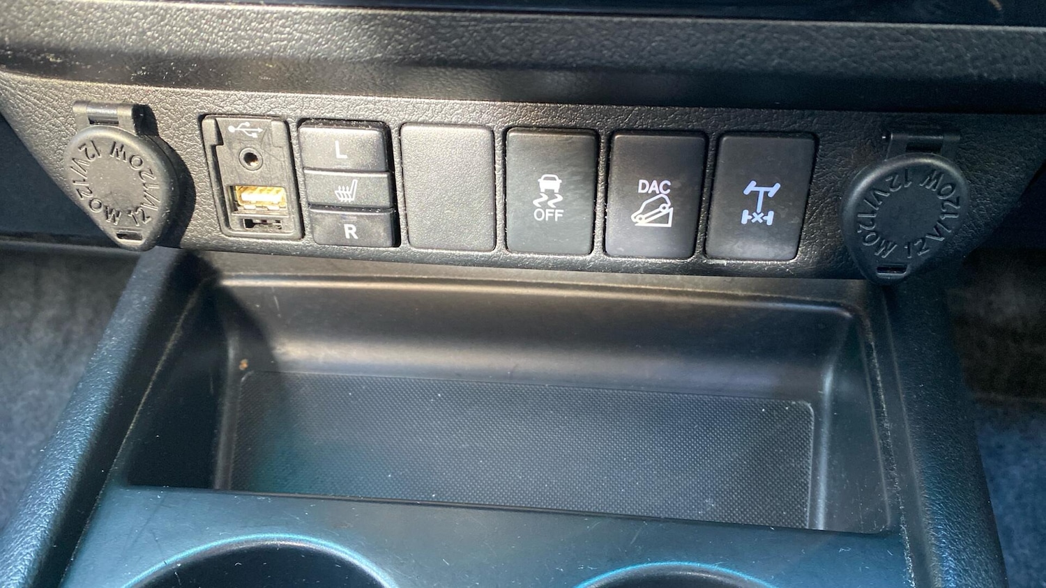 Used Toyota Hilux 2017 for sale - 77575124: Photo 43