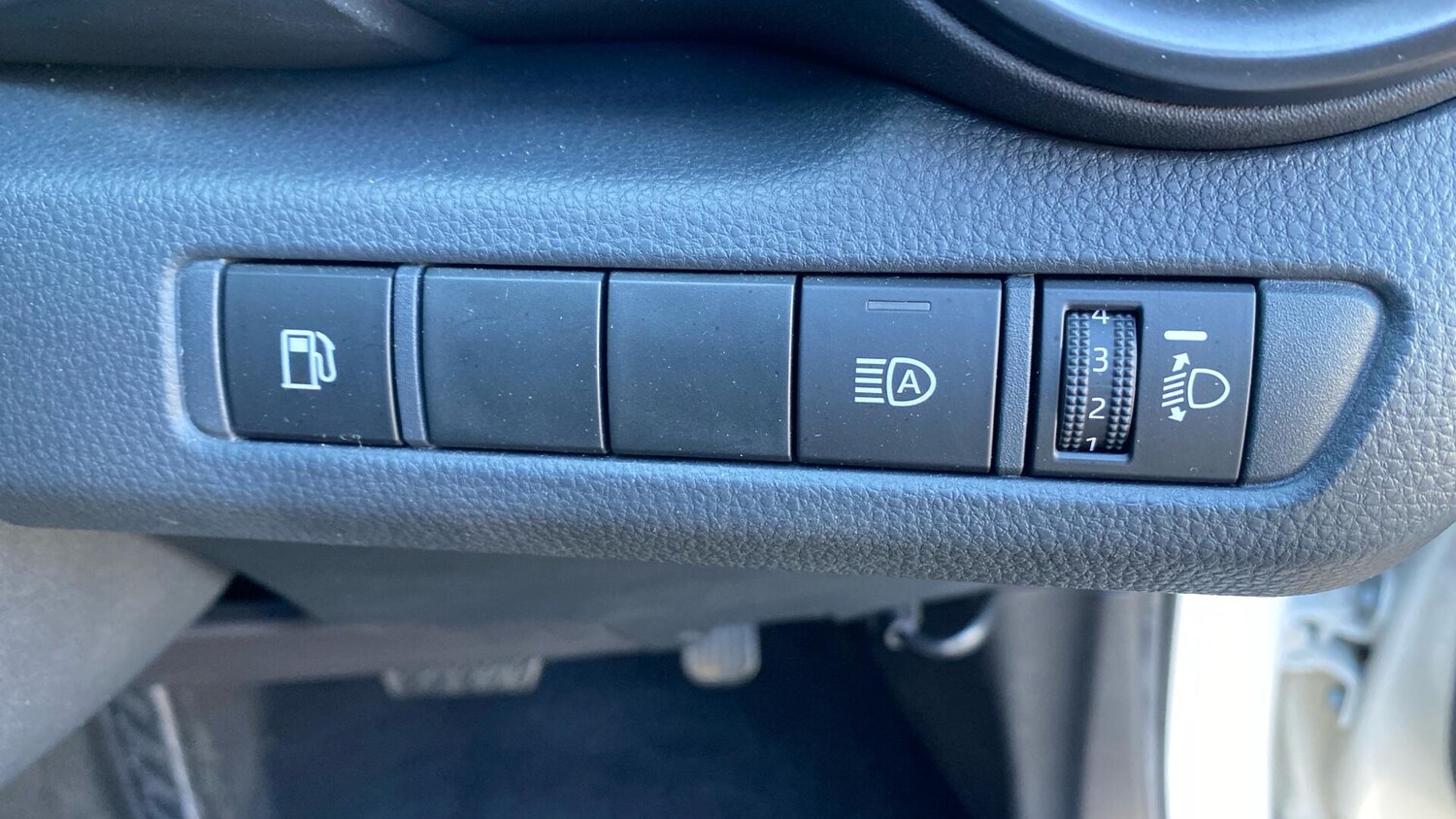 Used Toyota C-HR for sale - 77958083: Photo 41