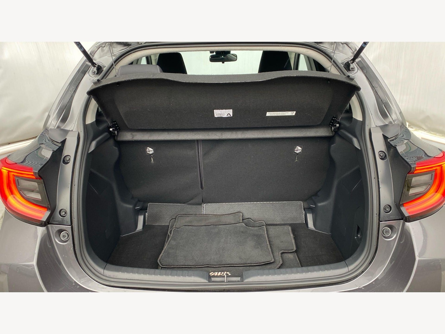 Used Toyota Yaris for sale - 77854321: Photo 16