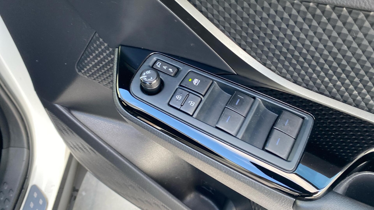 Used Toyota C-HR 2022 for sale - 76913751: Photo 34