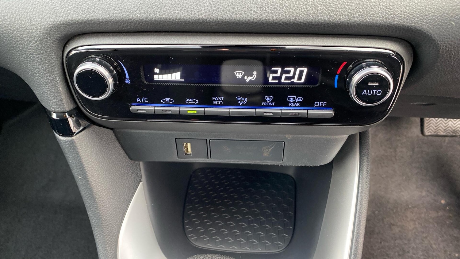 Used Toyota Yaris 2022 for sale - 77238174: Photo 40