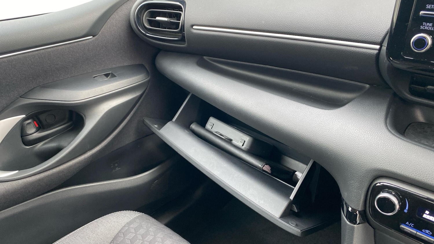 Used Toyota Yaris 2022 for sale - 77238174: Photo 41