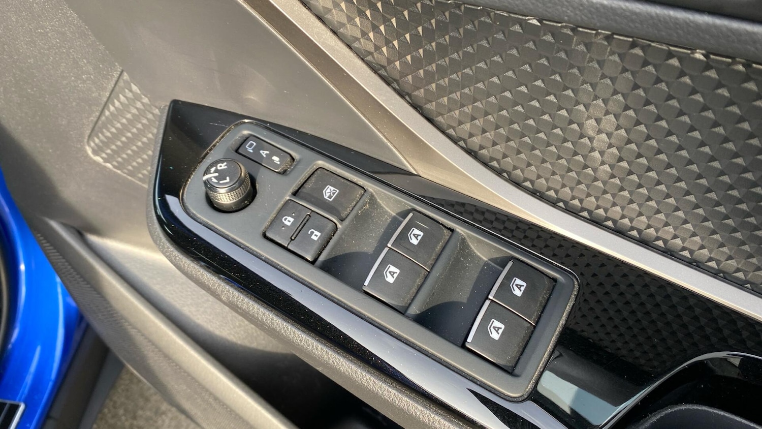 Used Toyota C-HR 2018 for sale - 77994155: Photo 42