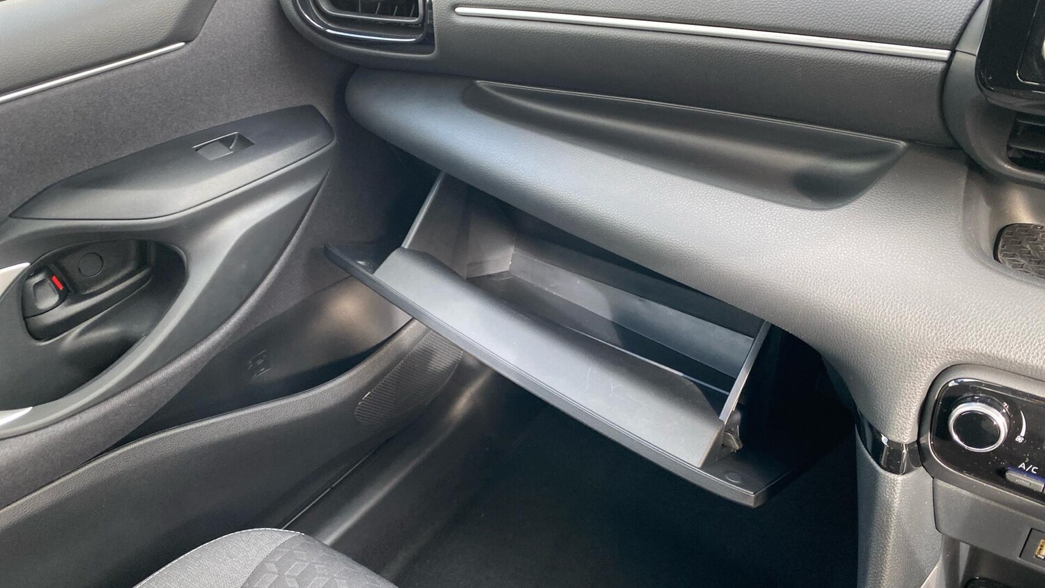 Used Toyota Yaris 2023 for sale - 76457644: Photo 42