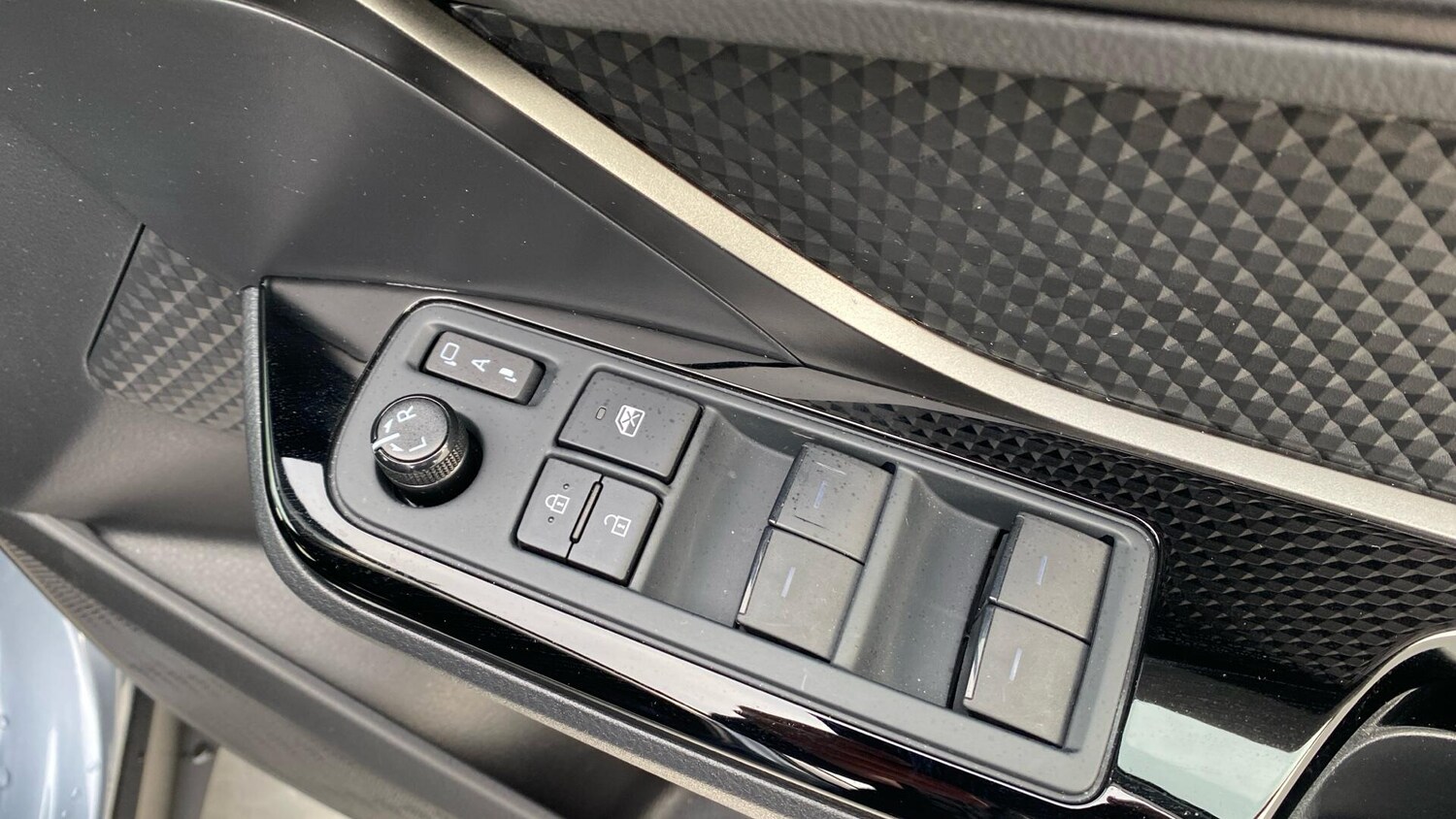 Used Toyota C-HR 2023 for sale - 76399343: Photo 34