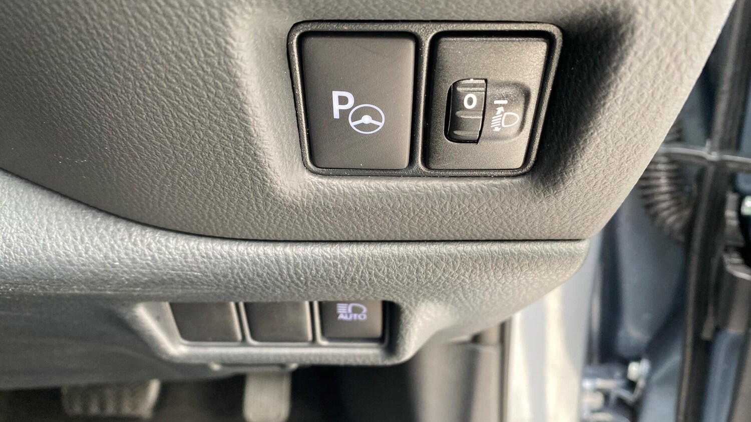 Used Toyota C-HR 2023 for sale - 76399343: Photo 41