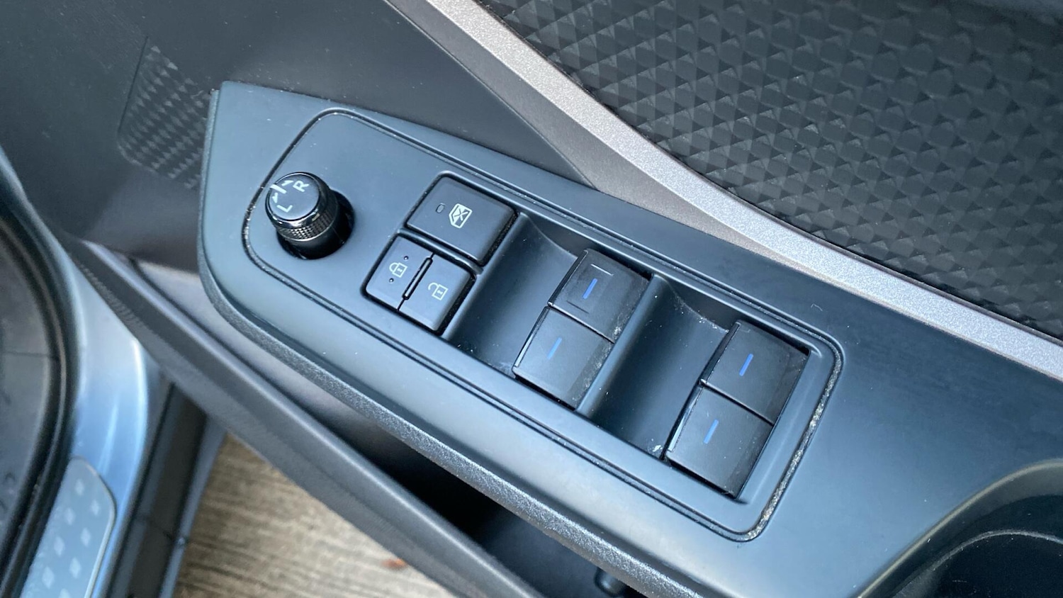 Used Toyota C-HR 2021 for sale - 77320921: Photo 34