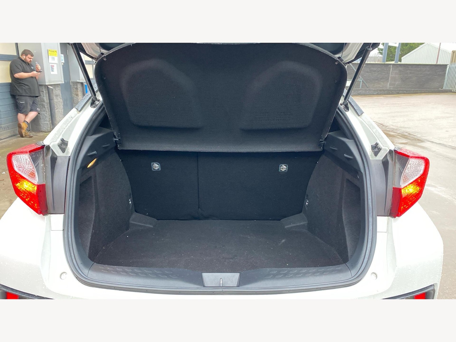 Used Toyota C-HR 2019 for sale - 77305973: Photo 16