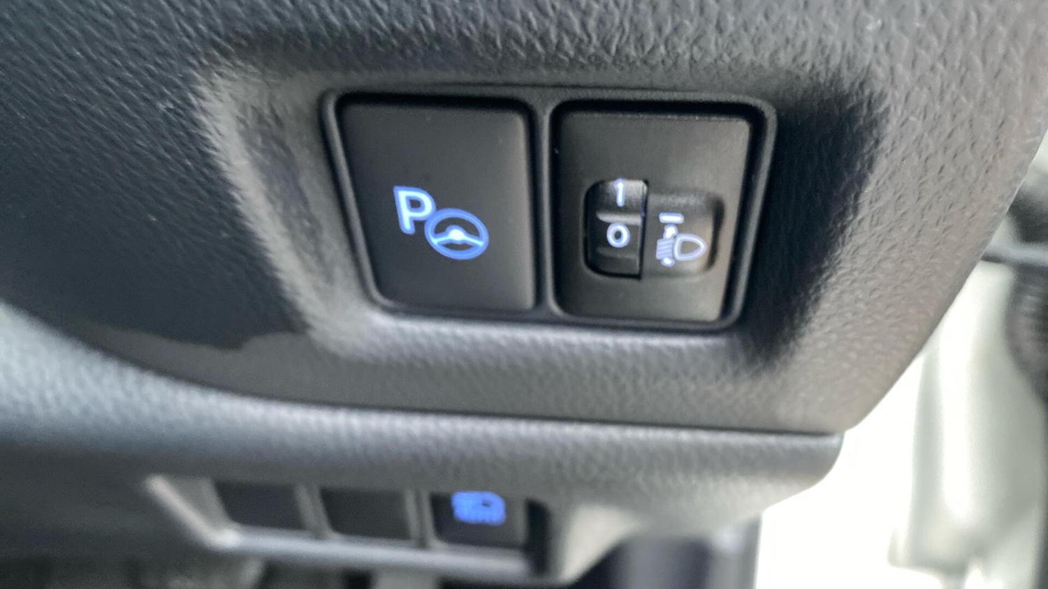 Used Toyota C-HR 2019 for sale - 77305973: Photo 39