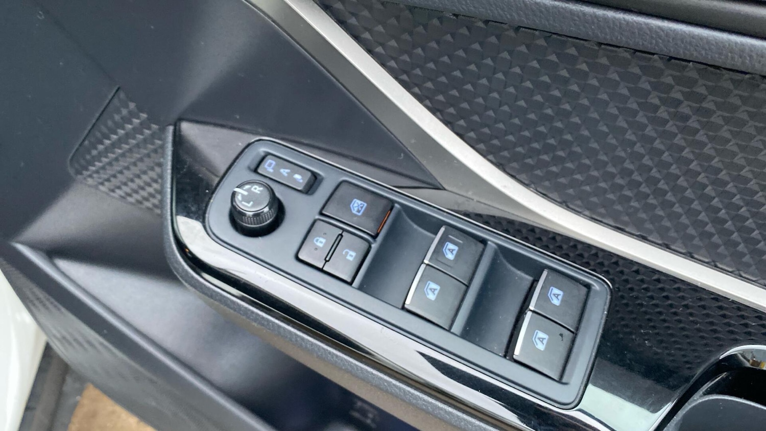 Used Toyota C-HR 2019 for sale - 77305973: Photo 40