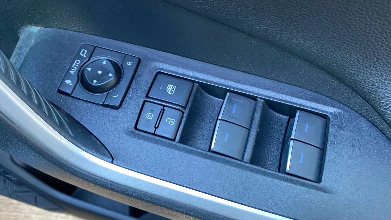 Used Toyota RAV4 for sale - 76702362: Photo 38