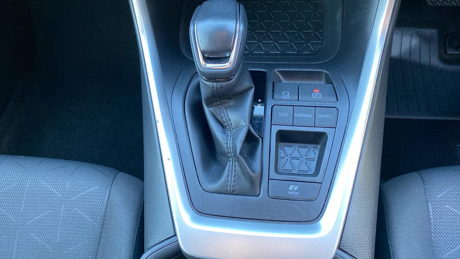 Used Toyota RAV4 for sale - 76702362: Photo 40