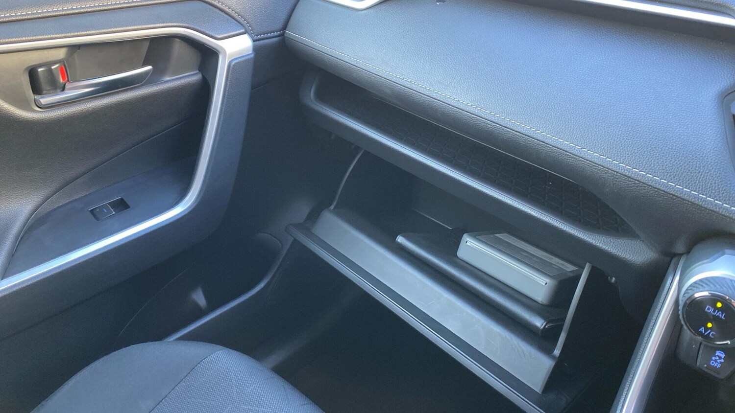 Used Toyota RAV4 for sale - 76702362: Photo 43