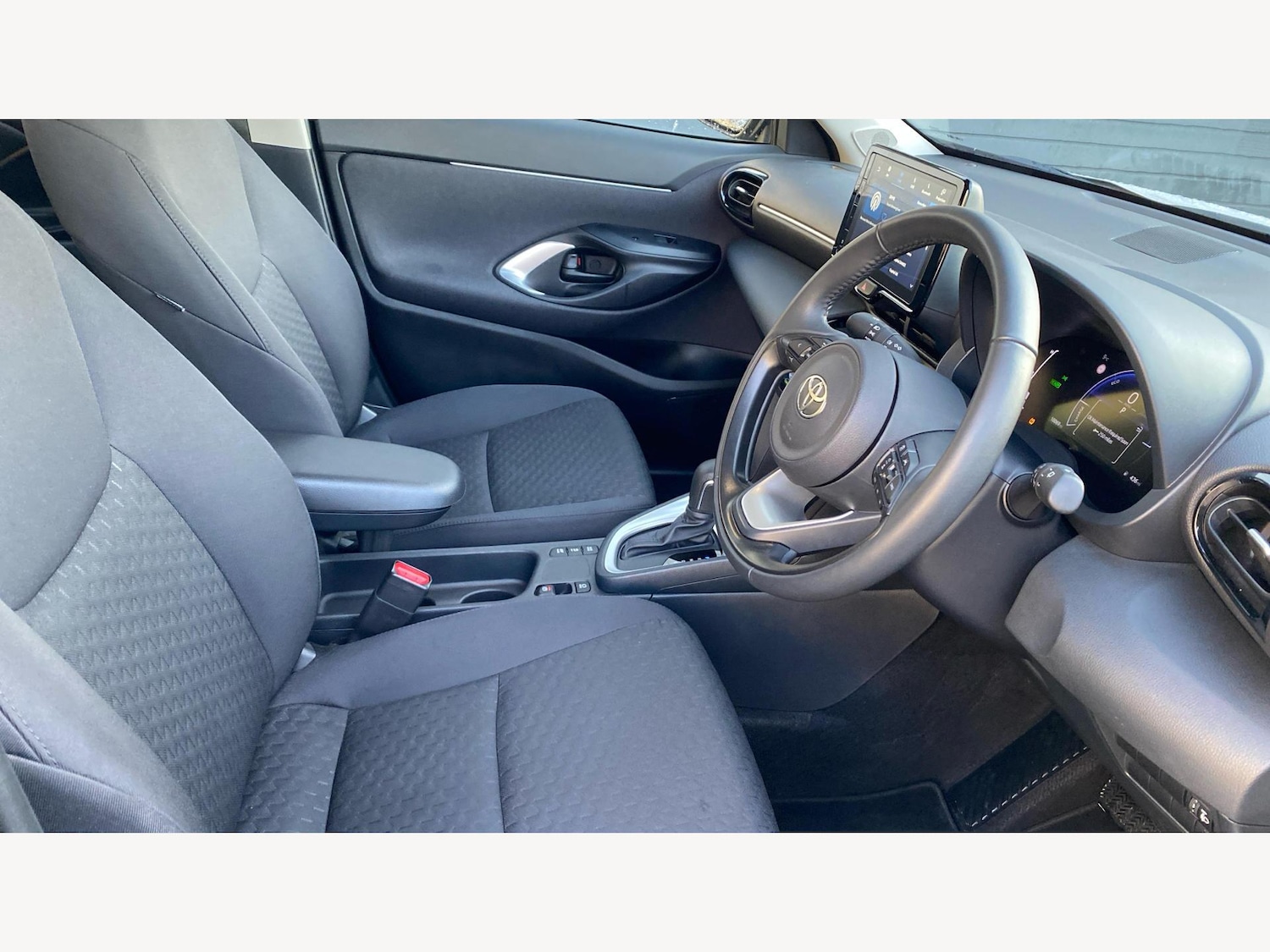 Used Toyota Yaris Cross 2025 for sale - 76926456: Photo 13