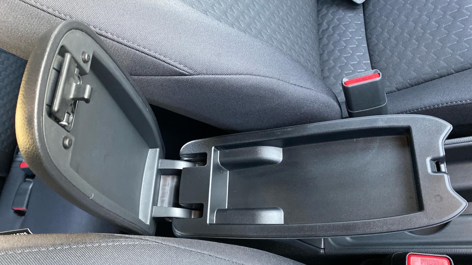 Used Toyota Yaris Cross 2025 for sale - 76926456: Photo 44