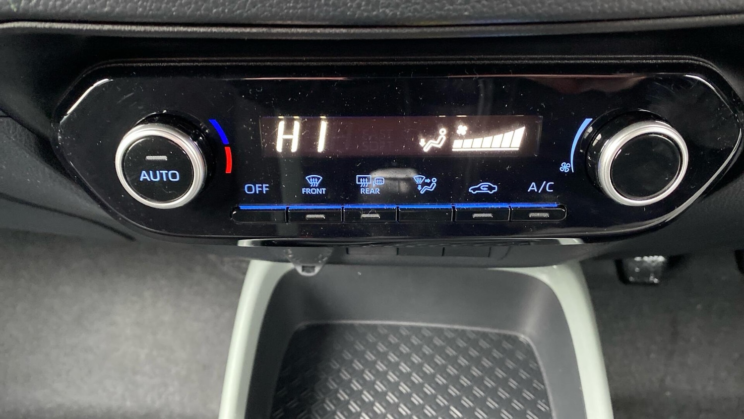 Used Toyota Aygo X 2024 for sale - 76823667: Photo 37