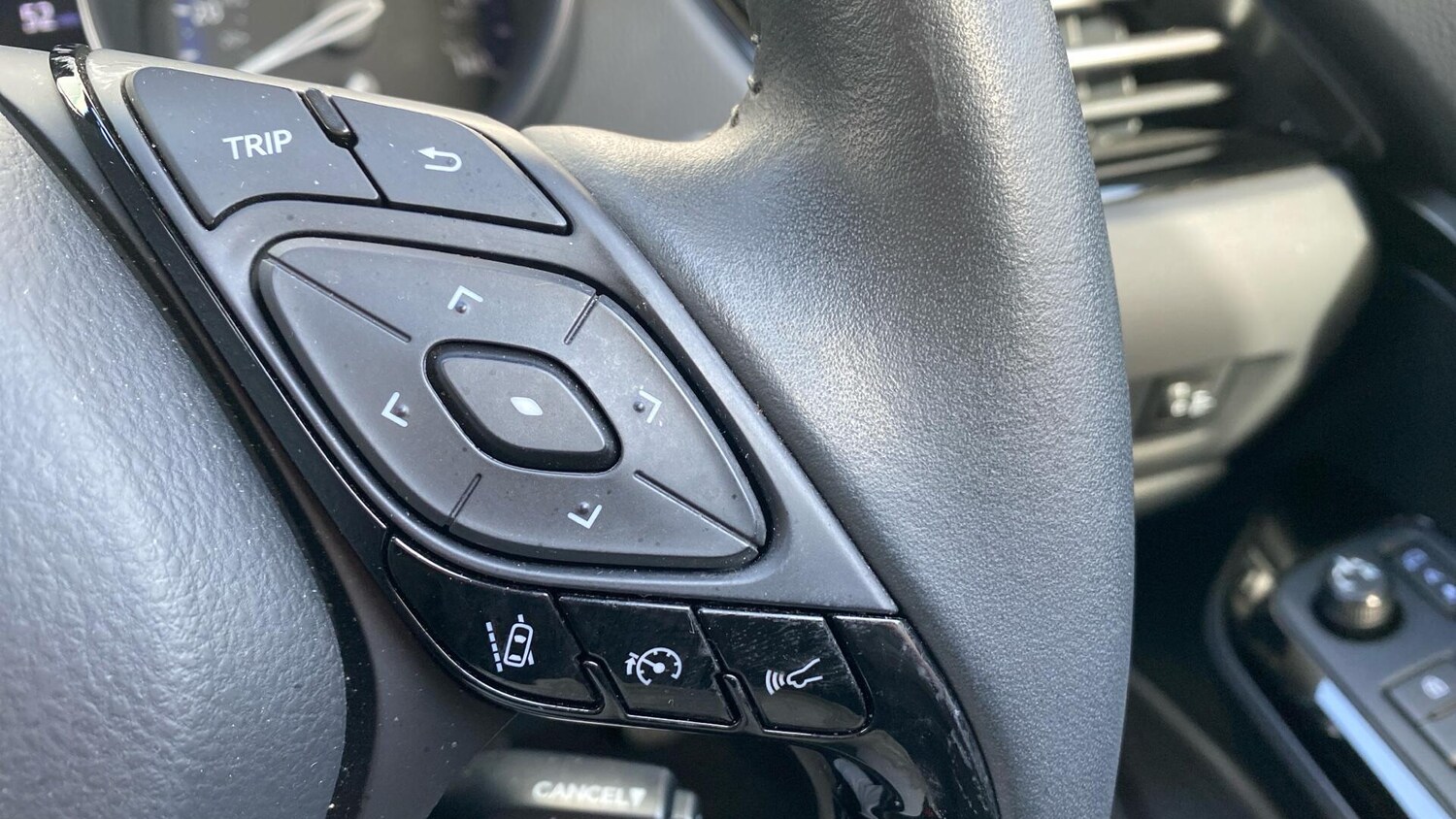 Used Toyota C-HR 2023 for sale - 78047386: Photo 32