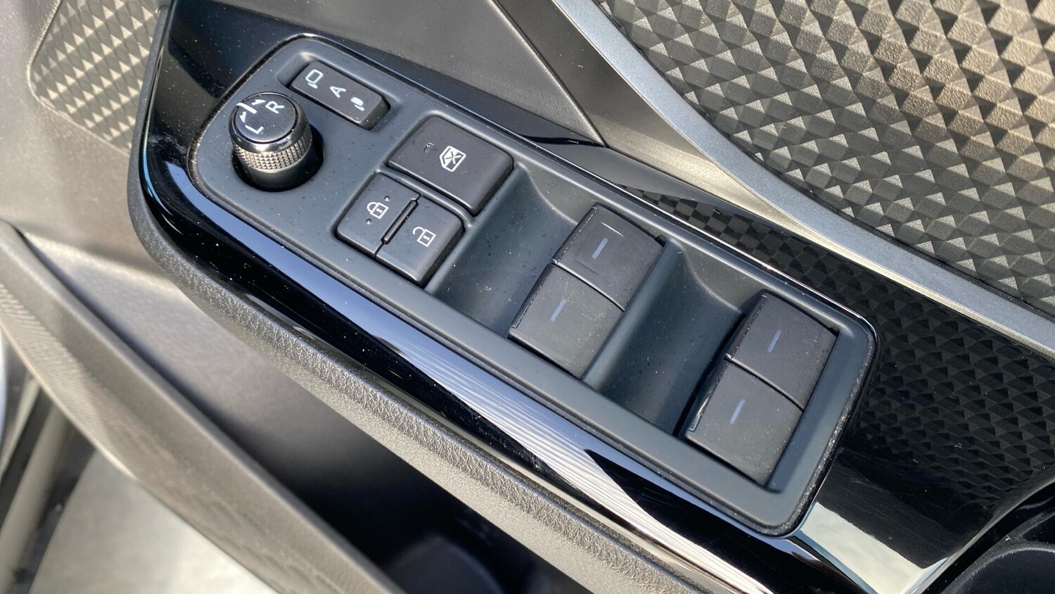 Used Toyota C-HR 2023 for sale - 78047386: Photo 43