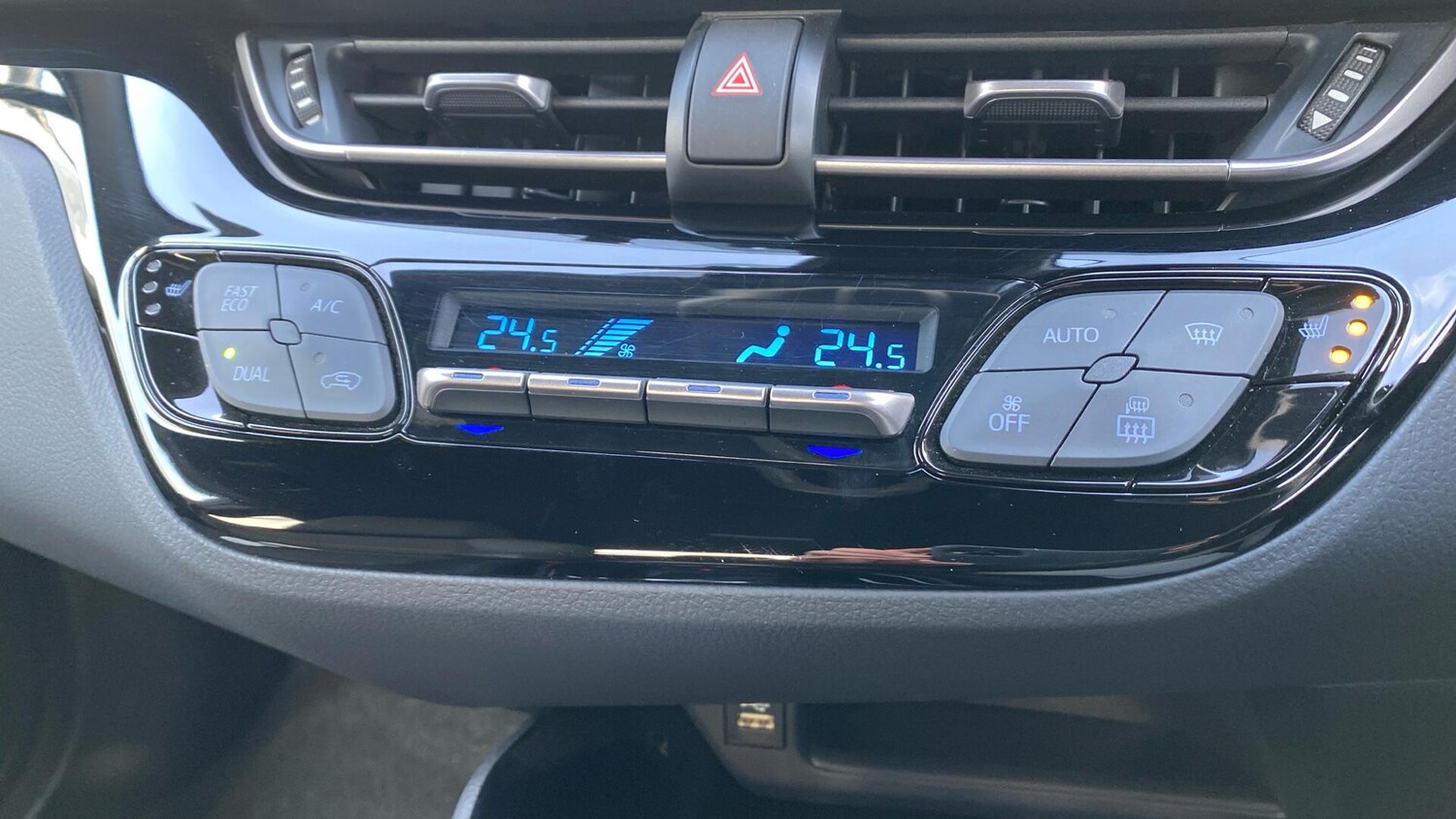 Used Toyota C-HR 2023 for sale - 78047386: Photo 45