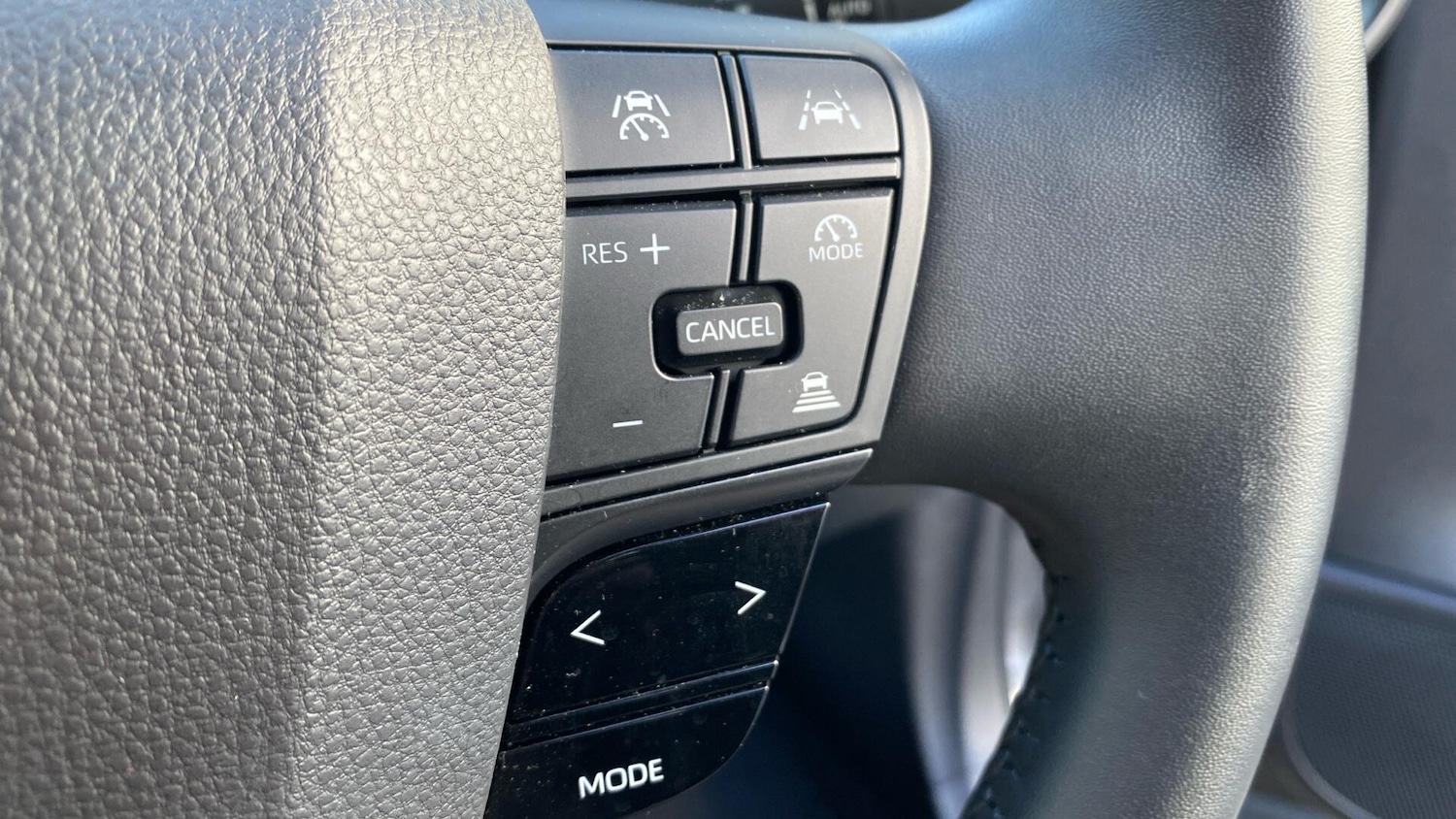 Used Toyota C-HR 2025 for sale - 77994320: Photo 32