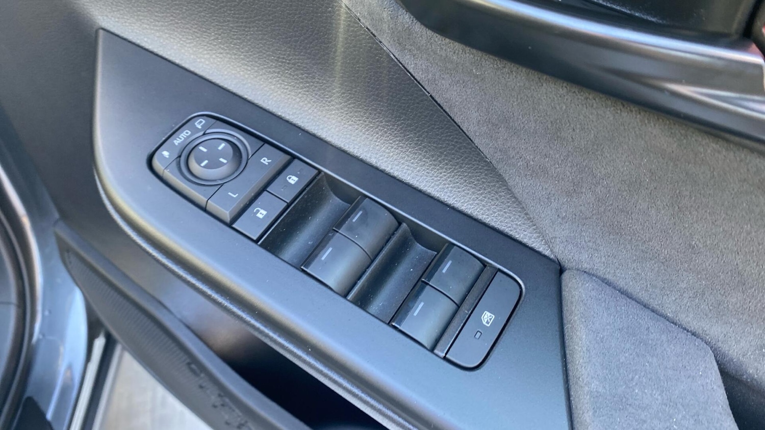 Used Toyota C-HR 2025 for sale - 77969920: Photo 46