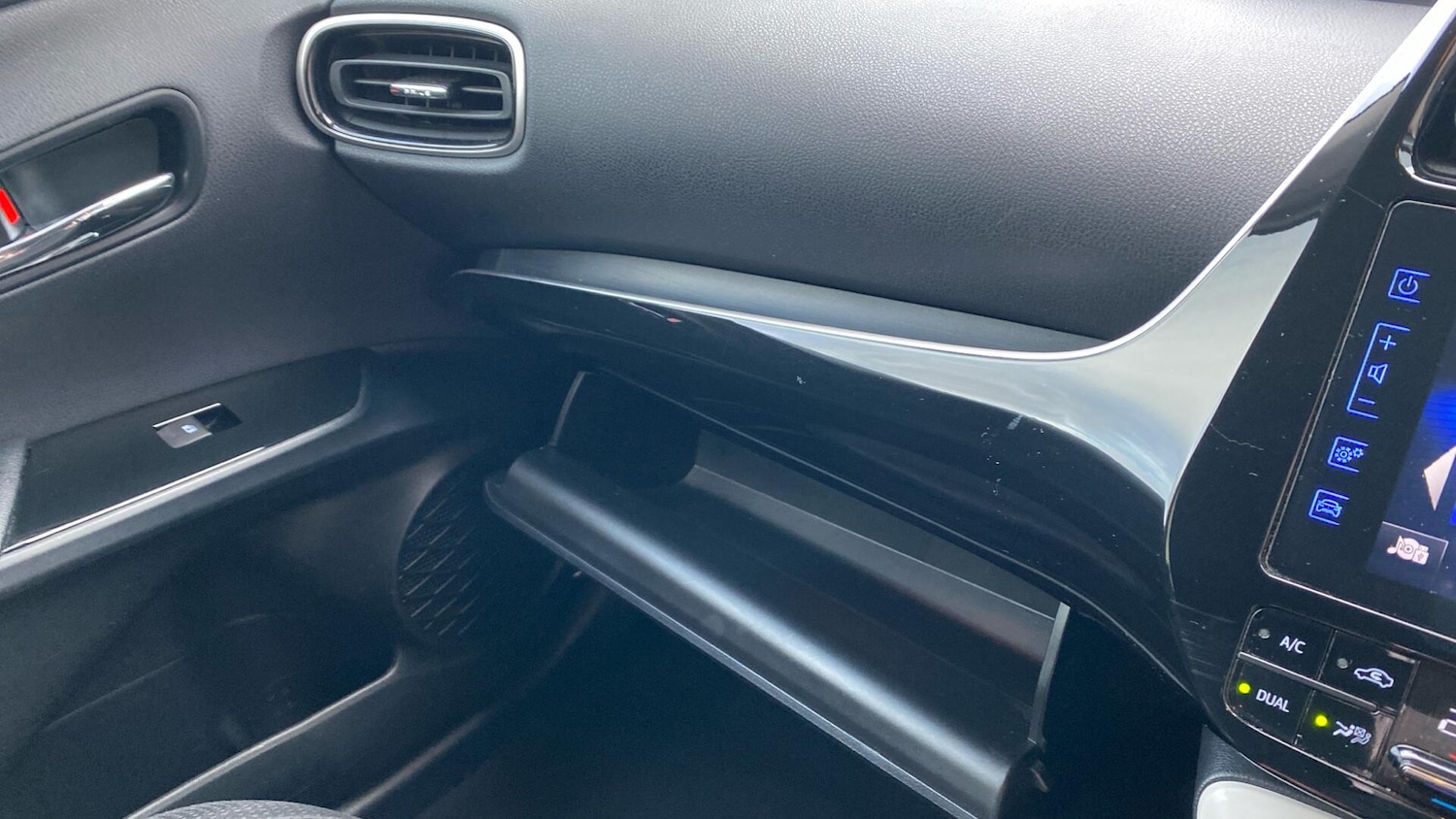 Used Toyota Prius 2017 for sale - 76457361: Photo 45