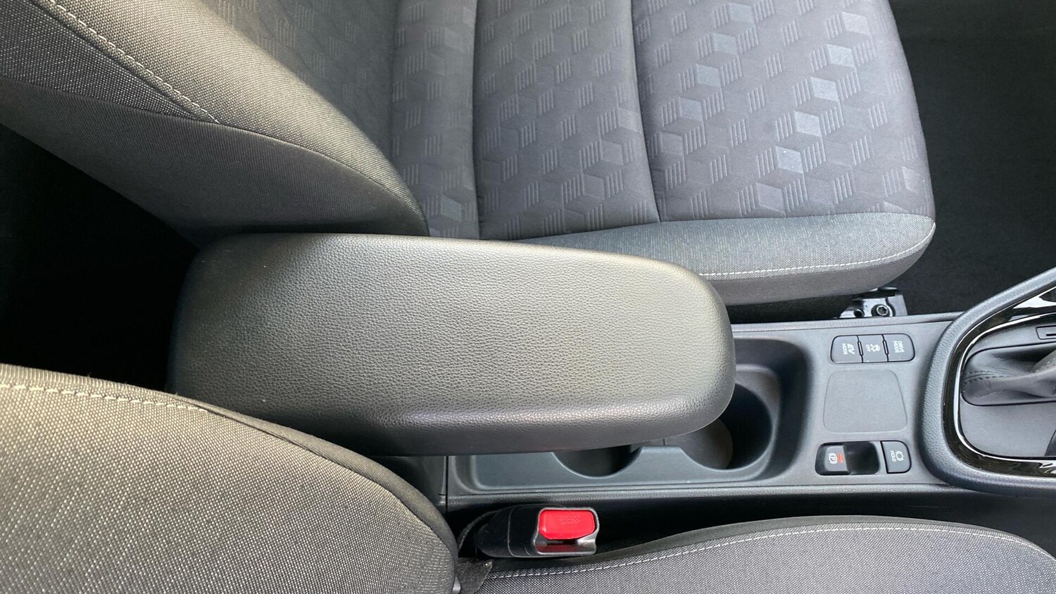 Used Toyota Yaris 2024 for sale - 76485514: Photo 37