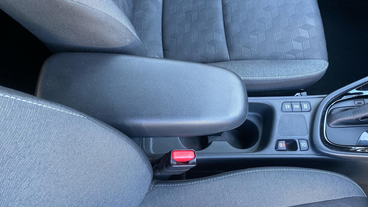 Used Toyota Yaris 2024 for sale - 76765944: Photo 37