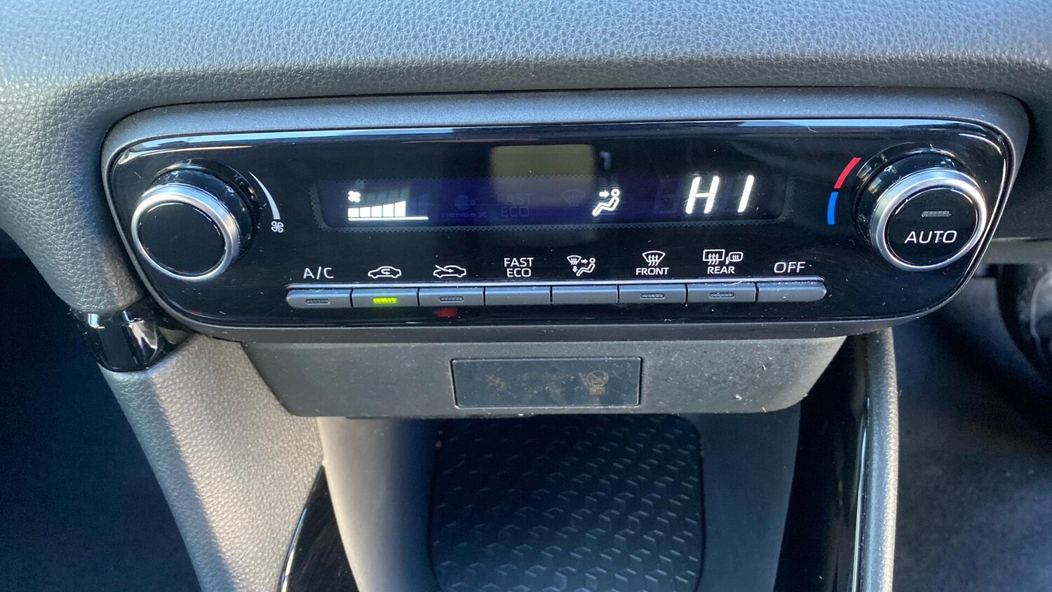 Used Toyota Yaris 2024 for sale - 76765944: Photo 40