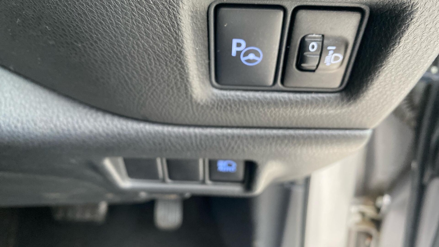 Used Toyota C-HR for sale - 77853953: Photo 40