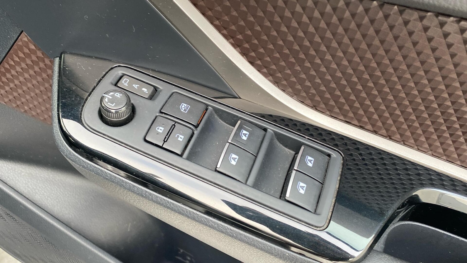 Used Toyota C-HR for sale - 77853953: Photo 41