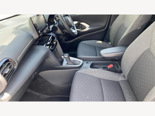 Used Toyota Yaris Cross 2023 for sale - 74965919: Photo 12