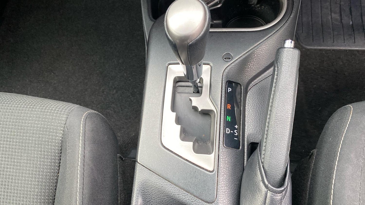 Used Toyota RAV4 2017 for sale - 77626260: Photo 42