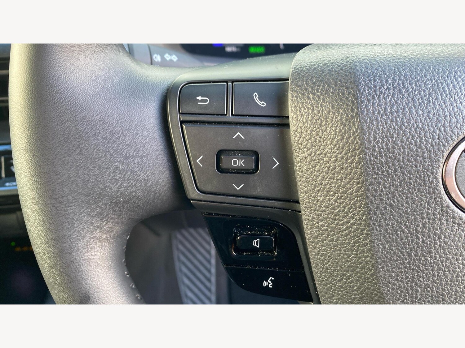 Used Toyota C-HR 2024 for sale - 76457560: Photo 27