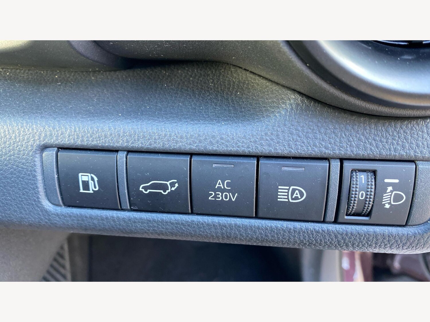 Used Toyota C-HR 2024 for sale - 76457560: Photo 34