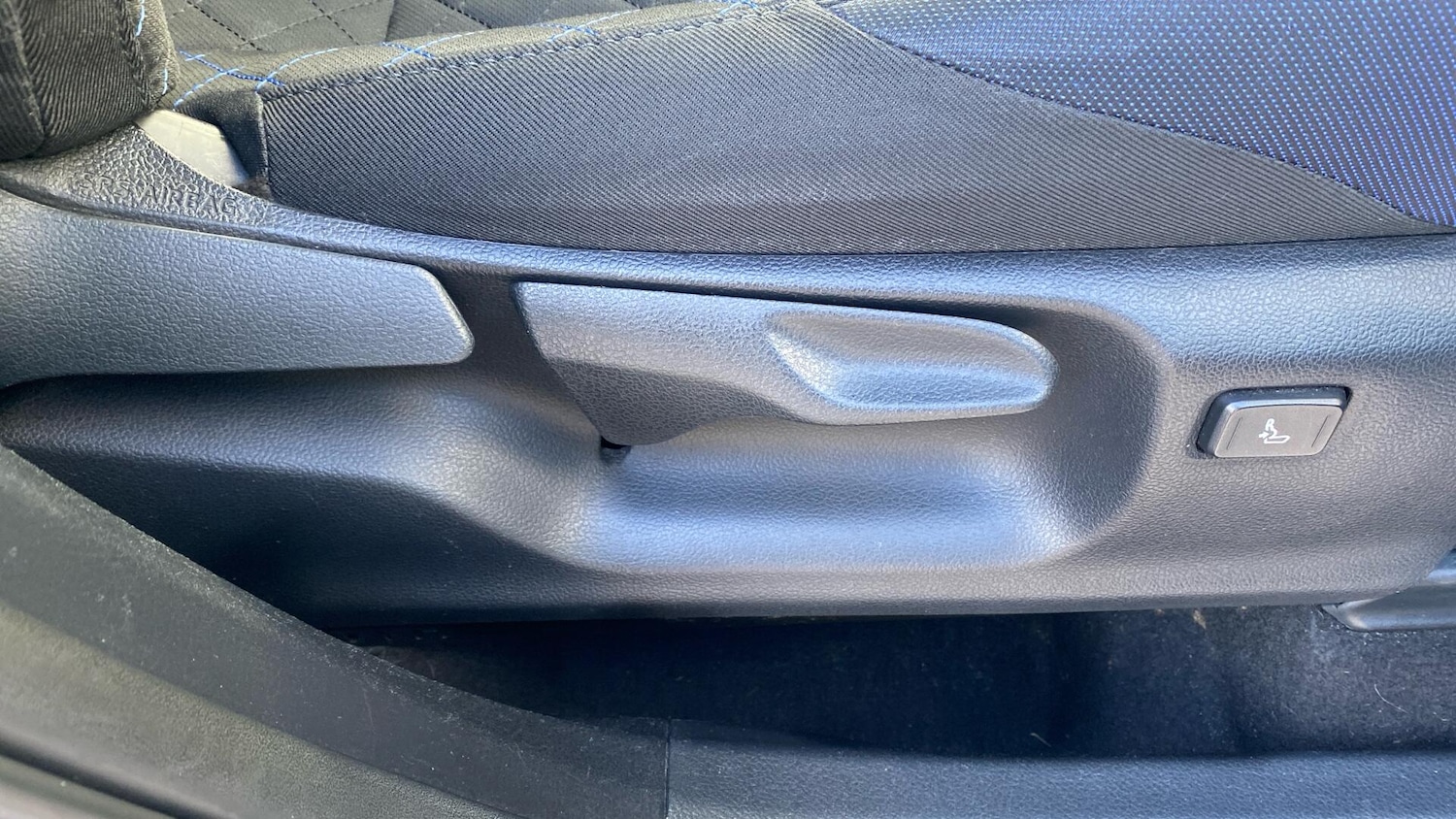 Used Toyota C-HR 2020 for sale - 76781734: Photo 40