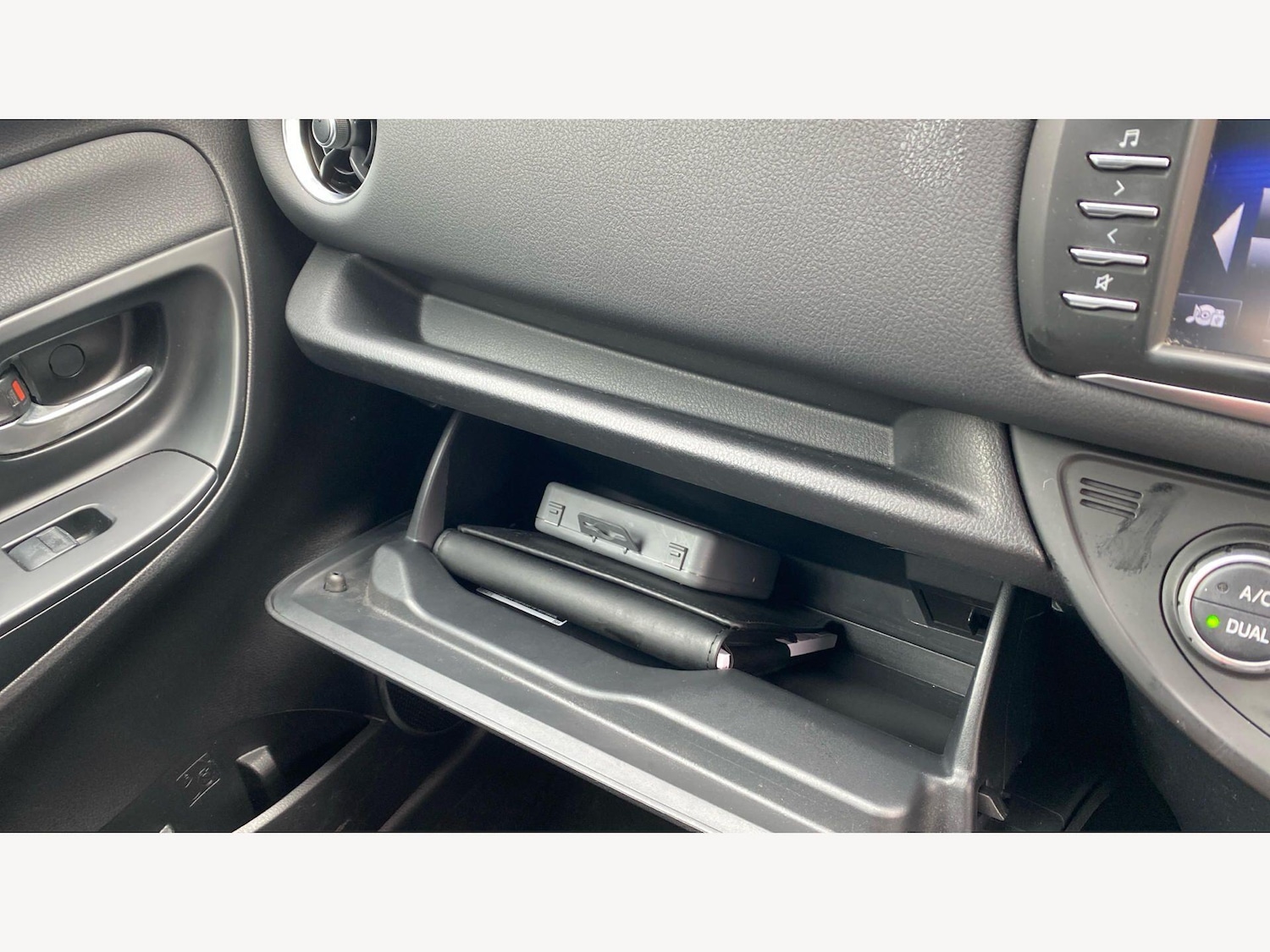 Used Toyota Yaris for sale - 78136435: Photo 44