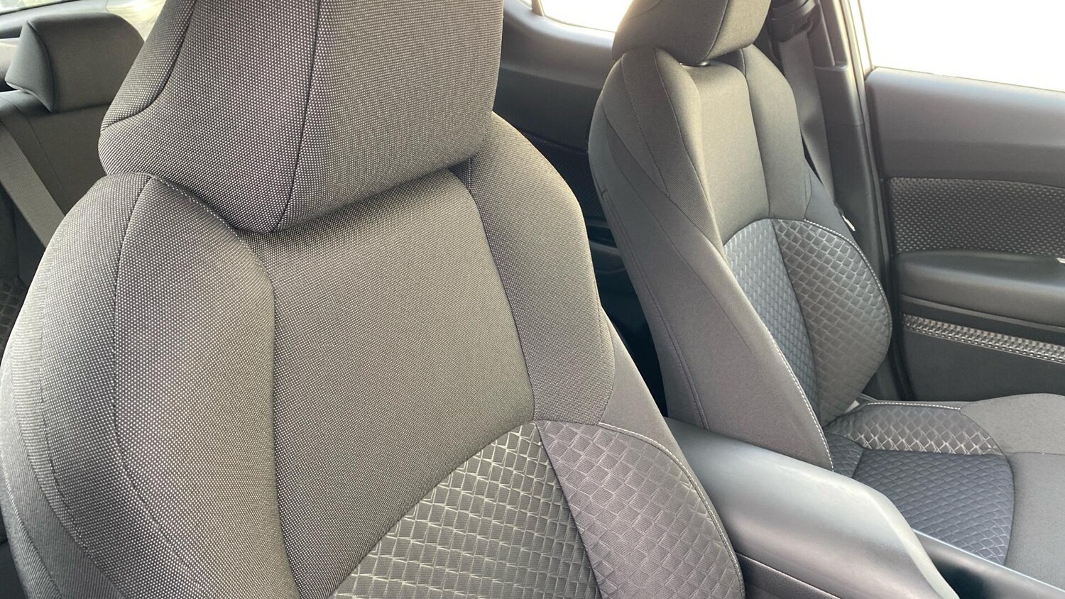 Used Toyota C-HR for sale - 77215165: Photo 36