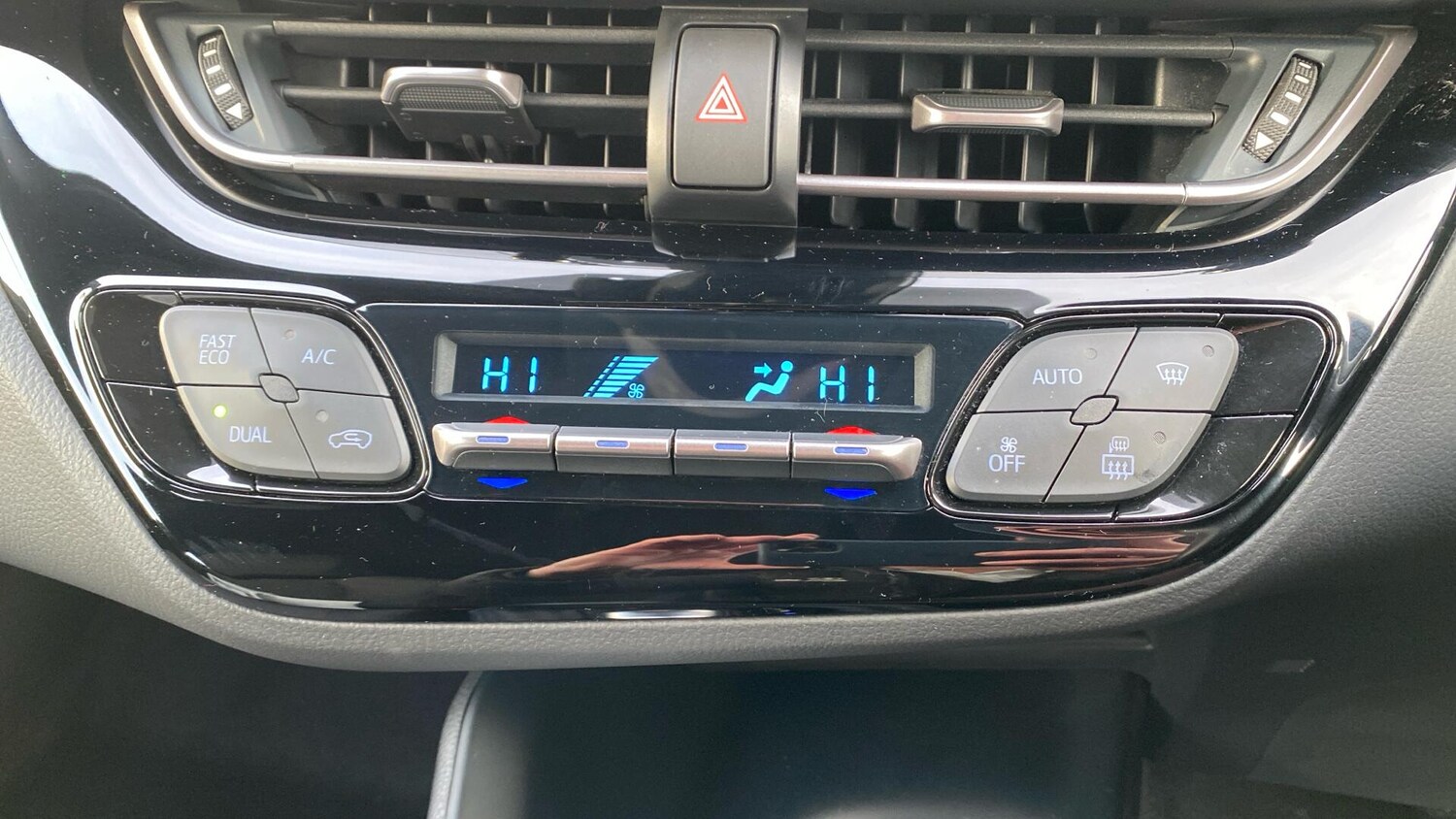 Used Toyota C-HR for sale - 77215165: Photo 42