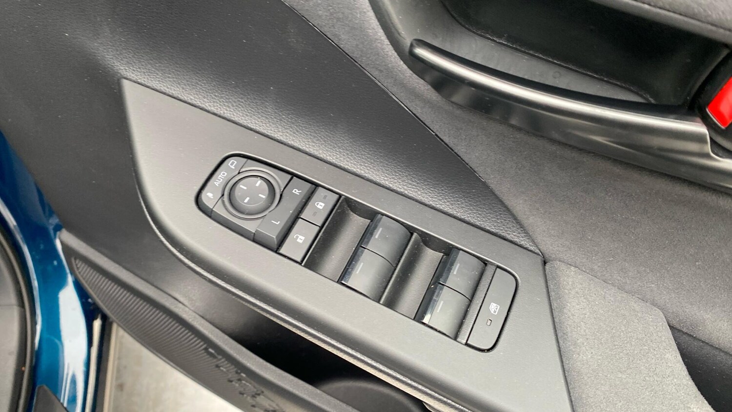 Used Toyota C-HR 2025 for sale - 76457028: Photo 40