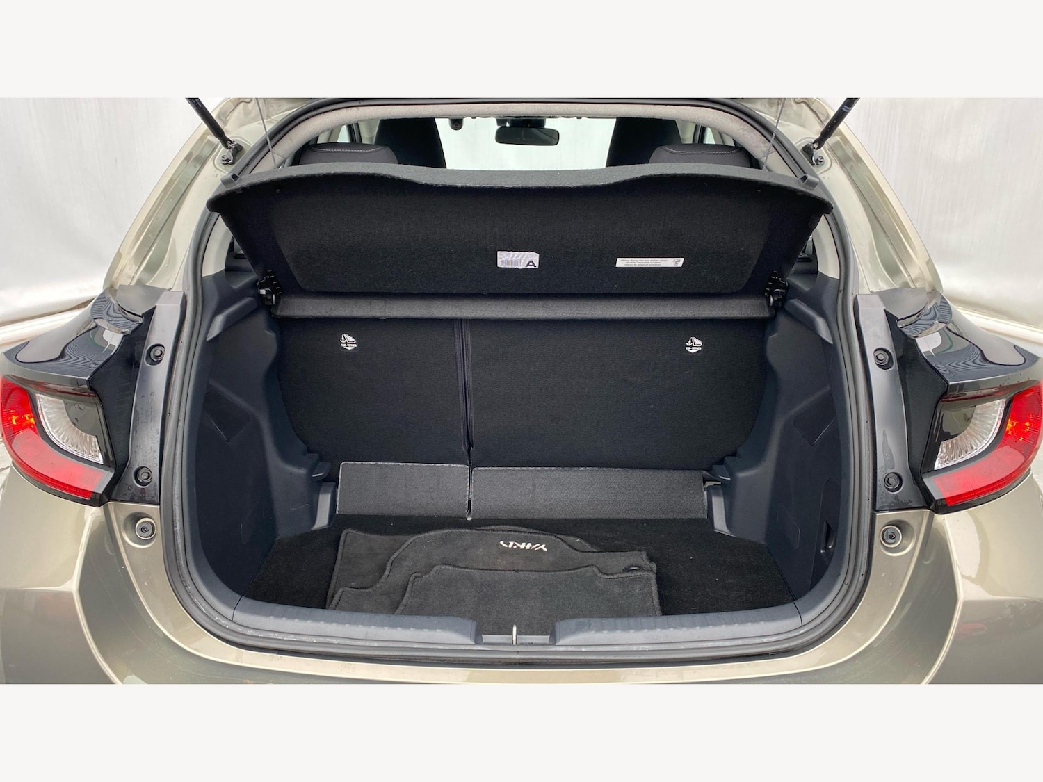 Used Toyota Yaris 2023 for sale - 77376115: Photo 16