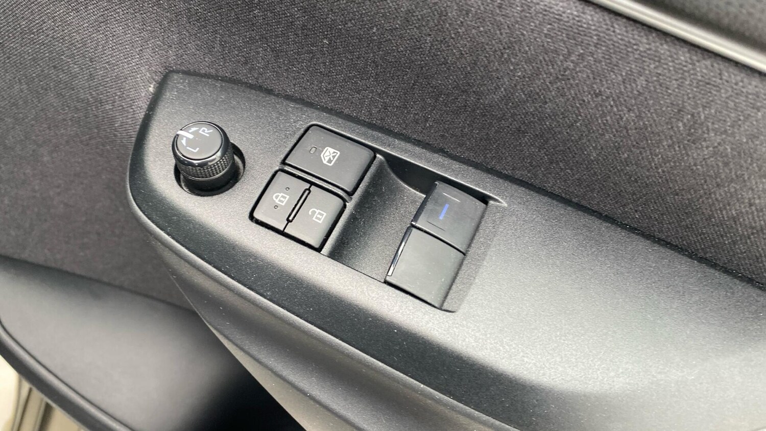 Used Toyota Yaris 2023 for sale - 77376115: Photo 32