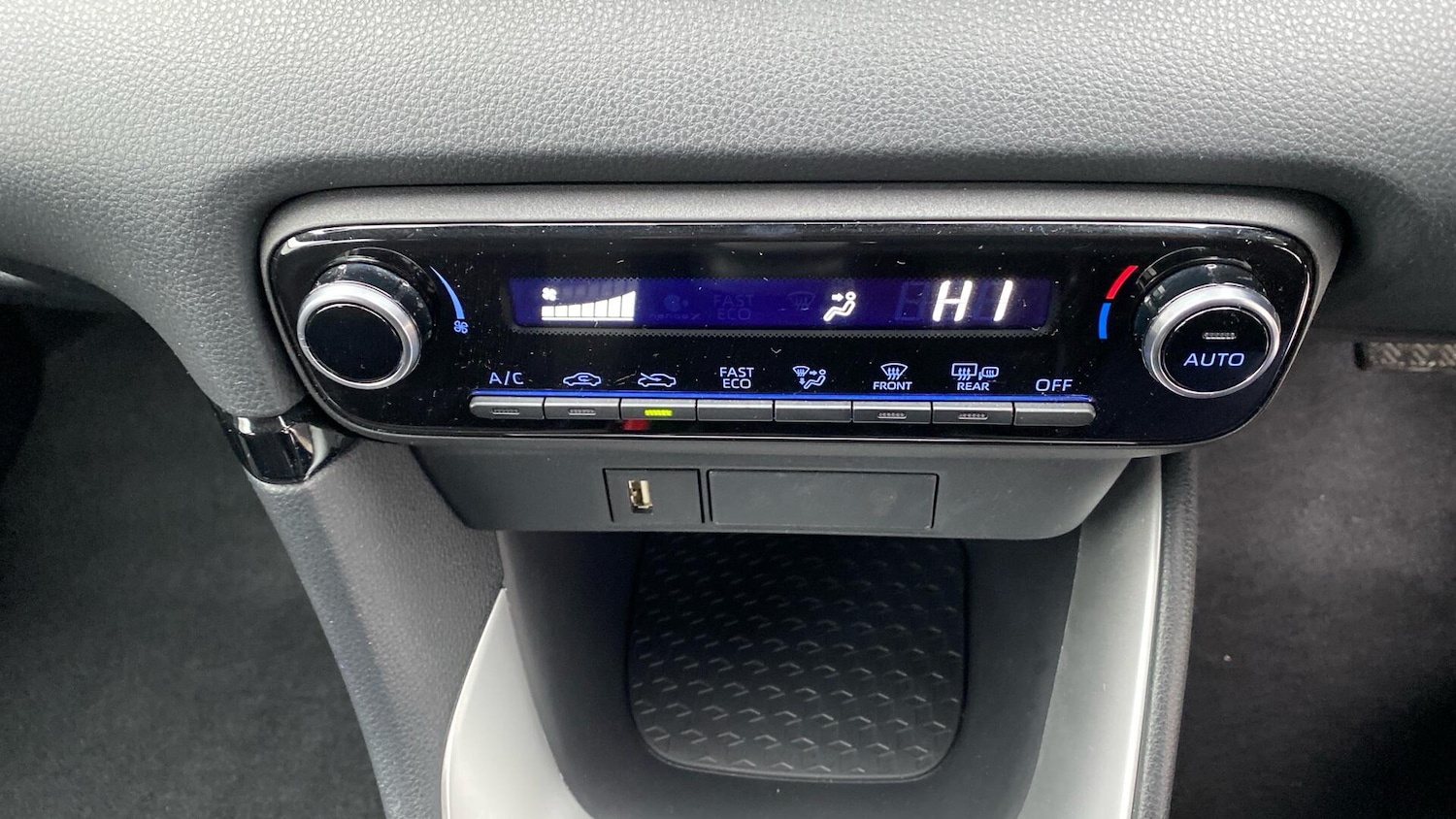 Used Toyota Yaris 2023 for sale - 77376115: Photo 41