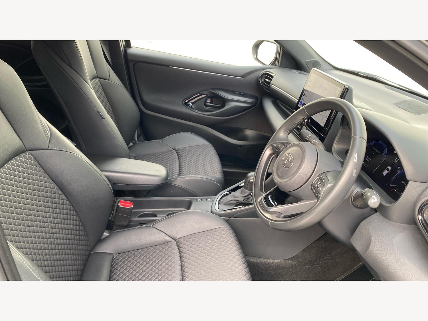 Used Toyota Yaris 2024 for sale - 76765343: Photo 13