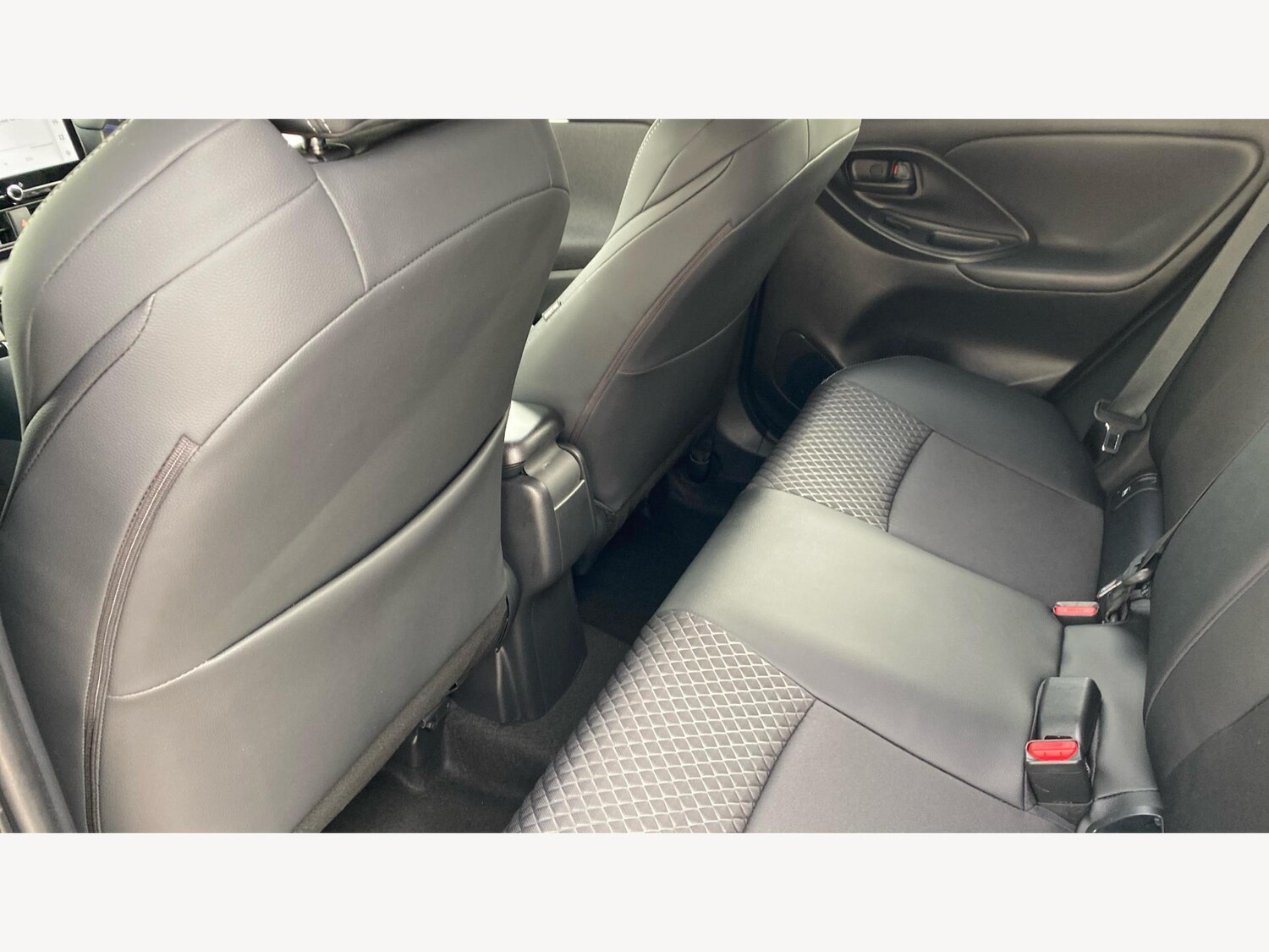 Used Toyota Yaris 2024 for sale - 76765343: Photo 15