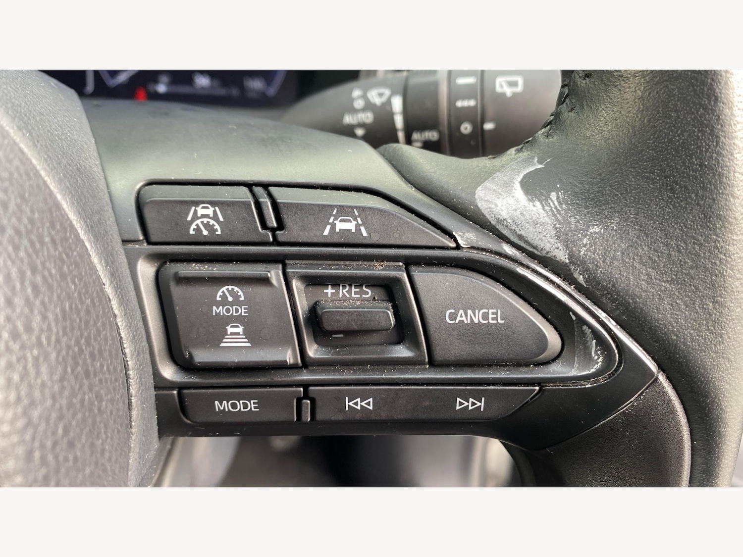 Used Toyota Yaris 2024 for sale - 76765343: Photo 31