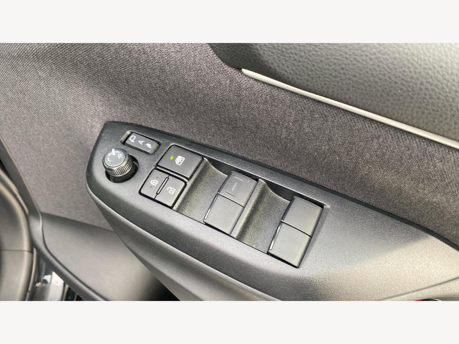 Used Toyota Yaris 2024 for sale - 76765343: Photo 32